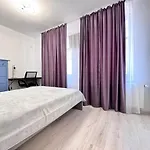 In A Historic Center Of Apartment Brasov